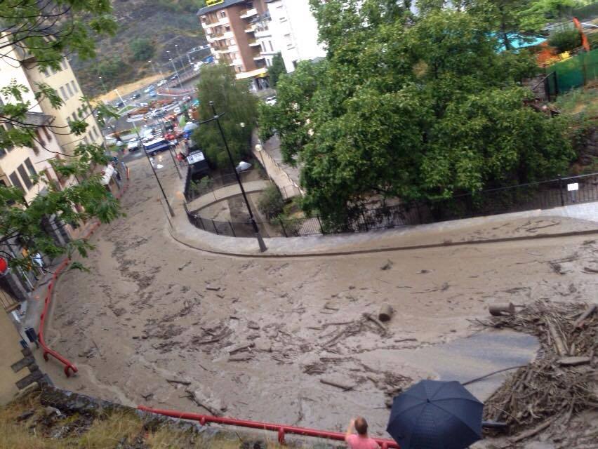 Desbordament del riu d'Aixirivall a Sant Julià 22 de juliol del 2015
